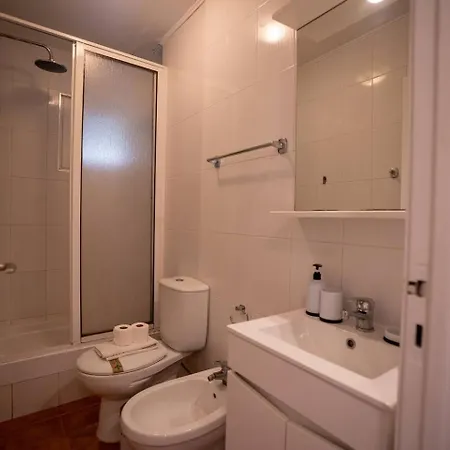 Cozy And Quiet 3-bedroom Flat 公寓 *