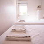 Cozy And Quiet 3-bedroom Flat アパート *