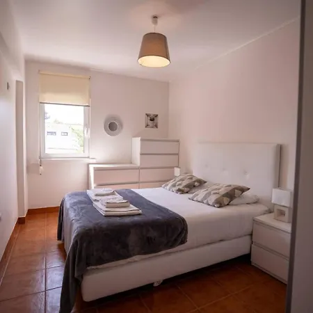 Cozy And Quiet 3-bedroom Flat アパート リスボン