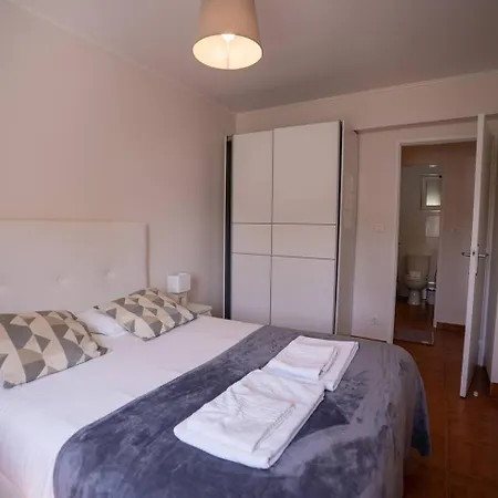 Cozy And Quiet 3-bedroom Flat * Lissabon