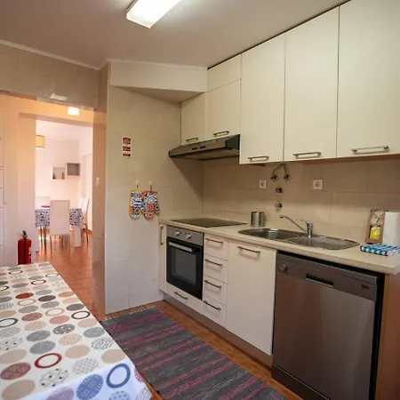 Cozy And Quiet 3-bedroom Flat * Lissabon